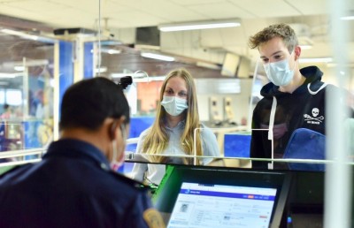 އެއް ލައްކަ ވަނަ ޓޫރިސްޓަށް ސްވިޒަލެންޑްގެ އަންހެނެއް