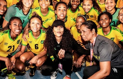 ޖަމައިކާގެ ވޯލްޑް ކަޕްގެ ޓީމުގެ ފަހަތުގައި ހުރީ ބޮބް މާލީގެ ދަރިފުޅު