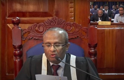 ގާނޫނުއަސާސީގެ ކަރާމާތް ހިފަހައްޓަން ޖެހޭ، ކުށްވެރިންނަށް ފުރުސަތު ދެވޭ ގޮތަށް މާނައެއް ނުކުރެވޭނެ: ސުޕްރީމް ކޯޓް
