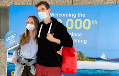 އެއް ލައްކަ ވަނަ ޓޫރިސްޓަށް ސްވިޒަލެންޑްގެ އަންހެނެއް