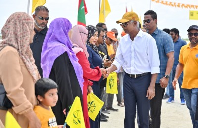 ތަރައްގީއަށް ހުރަސްއަޅަން ކުރިމަތިލި ކެންޑިޑޭޓުން އުޅޭ: ރައީސް