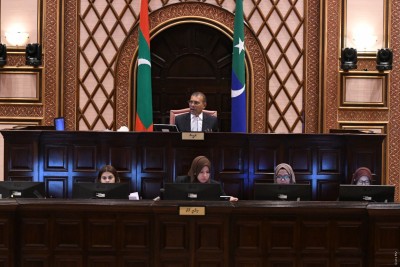މިނިމަމް ވޭޖު ރިޕޯޓު އޮތީ މަޖިލީހުގެ އިގްތިސާދީ ކޮމެޓީގައި