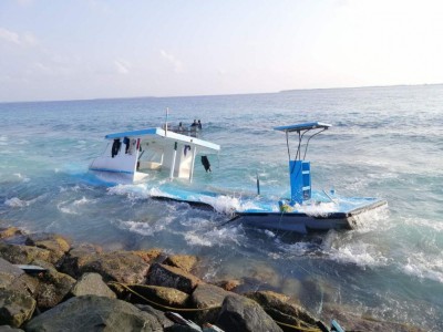 ނަރުދޫ ތޮއްޓަށް ދޯންޏެއް އަރައި ދޯނި ފަޅައިގެން ހިނގައްޖެ