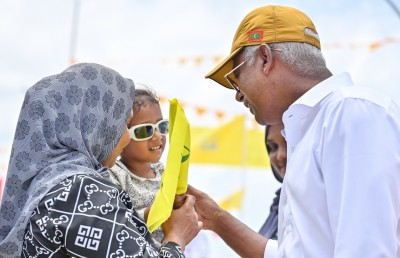 ތަރައްގީއަށް ހުރަސްއަޅަން ކުރިމަތިލި ކެންޑިޑޭޓުން އުޅޭ: ރައީސް