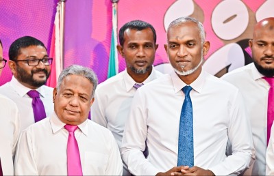 ޔާމީނާ ވެރިކަން ހަވާލުކޮށްފާނެތޯ ސުވާލު ކުރުމުން މުއިއްޒުގެ ސީދާ ޖަވާބެއް ނެތް!