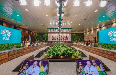އެމޭޒަން ޖަންގަލީގެ ހިމާޔަތުގައި އަށް ގައުމުގެ އިއްތިހާދެއް