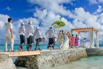 ޓޫރިޒަމް އެކީހެން އިނދަޖެހި، ވަޒީފާތައް ގެއްލެނީ!