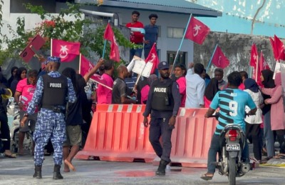 ރައީސްގެ ދަތުރާ ދިމާކޮށް ވިލިނގިލީގައި ހަމަނުޖެހުން ހިނގައި 3 މީހަކު ހައްޔަރުކޮށްފި