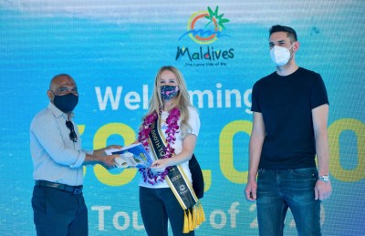 ފަސް ލައްކަ ވަނަ ޓޫރިސްޓާ އެކު އުންމީދީ މަންޒަރެއް