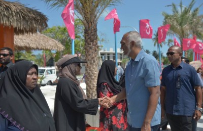 ހޯރަފުއްޓަށް މުއިއްޒުގެ ވައުދު: ބިން ހިއްކުމާއި ސިއްހީ ފަރުވާ ރަނގަޅުކުރުން