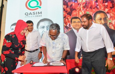 ކުރީގެ ރައީސް ވަހީދާއި ޝައިނީ ޖުމްހޫރީ ޕާޓީއަށް ސޮއިކުރައްވައިފި