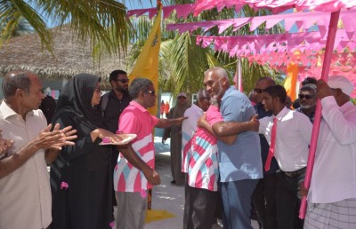 އުފަން ރަށުން މުއިއްޒަށް ރަތްދޫލައިގެ ހޫނު މަރުހަބާއެއް!