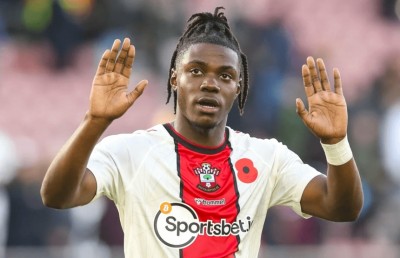 ތައްޓެއް ނުލިބުނަސް ބޯލީ ޗެލްސީ އަށް ބިލިއަނުން އޮއްސައިފި