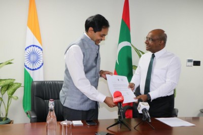 ކޮރޯނާވައިރަސް: ތިންމަހުގެ ބޭސް އިންޑިއާއިން ރާއްޖެއަށް ހަދިޔާކޮށްފި