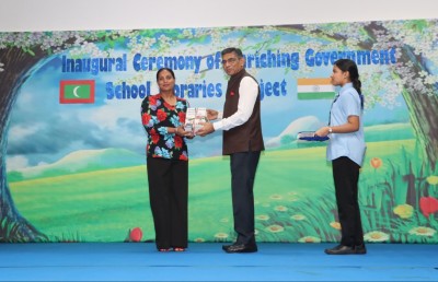 އިންޑިއާއިން ރާއްޖެއަށް 7،000 އަށްވުރެ ގިނަ ފޮތް ހަދިޔާކޮށްފި