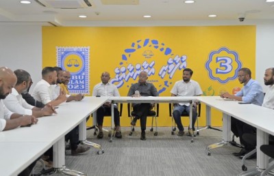 ޑިމޮކްރެޓްސް ދޫކުރައްވައި ކުޅުދުއްފުށީ މެމްބަރު ޔާސިރާއި މޭޔަރު އާތިފް އެނބުރި އެމްޑީޕީއަށް