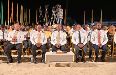 "އުކުޅަހު ރައްޔިތުން މިތިބީ އުފަލުން ފުރިފައި"