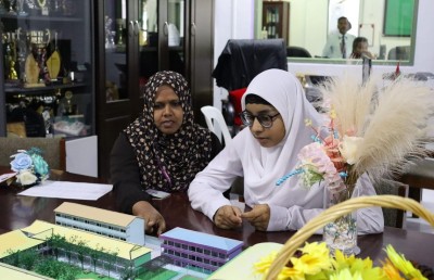 ޝާއިނާ: ކުޑައިރު އިނގިރޭސިއަށް ޖެހުނު ލޯބި، 12 އަހަރުގައި އޯލެވެލް އިން އޭ އެއް