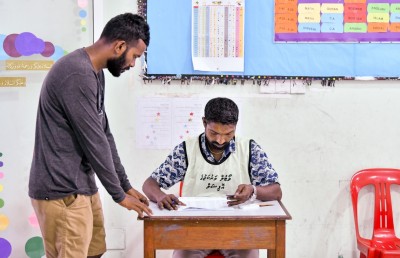 ރިޔާސީ އިންތިހާބަށް އިތުރު 300 އޮފިޝަލުން ބޭނުންވޭ: އިލެކްޝަން
