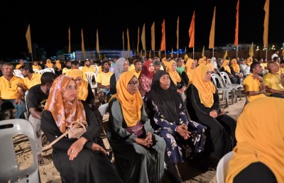 "އުކުޅަހު ރައްޔިތުން މިތިބީ އުފަލުން ފުރިފައި"