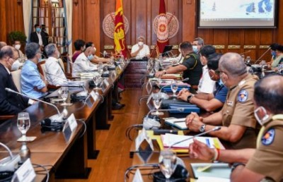 އާ ވައިރަހާ ގުޅިގެން ޔޫކޭގެ ދަތުރުވެރިން ލަންކާ އަށް ދިއުން މަނާކޮށްފި