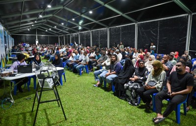 ގޯތި އަތަށް: އެންމެން އުފަލާއި އުންމީދުގައި