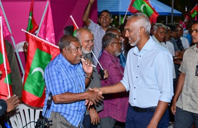 ސްކޫލްތަކުގެ ބޮޑު ޗުއްޓީ އަލުން ޑިސެމްބަރަށް ބަދަލުކުރާނަން: މުއިއްޒު