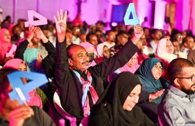 ބްރިޖެއް އެޅި ސަރުކާރަކާއި އަޅަން އުޅެ ނޭޅުނު ބަޔަކު ވެސް ފެނިއްޖެ: މުއިއްޒު