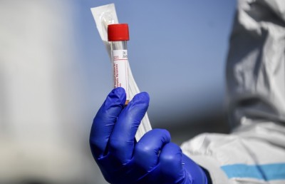 ކައިވެނި ޕާޓީ ކްލަސްޓާގައި ޔޫކޭ އިން އައި މީހެއް ހިމެނޭ، އެކަމަކު އެއީ ޕާޓީ ބޭއްވި ފަހުން އައި މީހެއް