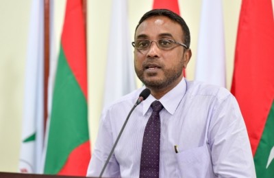 އޭސީސީގެ ކުރީގެ ރައީސް ލުތުފީ ރާއްޖެ ވަޑައިގަތުމުން ޕާސްޕޯޓް ހިފަހައްޓައި ތަހުގީގު ފަށައިފި