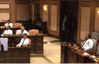 ތަޅުން ދޫނުކުރައްވައި، ބައެއް މެމްބަރުން އިށީނދެވަޑައިގަތީ ވަޒީރުންނަށް ހާއްސަ ގޮނޑިތަކުގައި!
