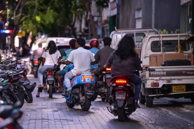 މާލެއާއި ހުޅުމާލޭގެ މަގުތަކަށް ކްލޮރިން ޖަހައި ޑިސްއިންފެކްޓު ކުރަނީ