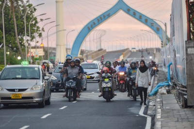 ސްކޫލްތައް ހުޅުވެންދެން ބްރިޖުގައި 24 ގަޑިއިރު މުދާ އުފުލަން ހުއްދަ ދީފި