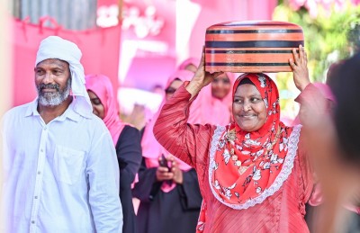 ހޮޅުދޫން މުއިއްޒަށް "ބިހުގެ" ޝަރަފެއް