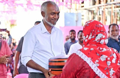 ހޮޅުދޫން މުއިއްޒަށް "ބިހުގެ" ޝަރަފެއް
