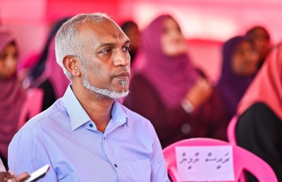 މުއިއްޒަށް ފާޑުކިޔާތީ އަދުރޭގެ ރައްދު: ރާއްޖެ މި ހާލަތަށް އައީ ޔާމީންގެ ސިޔާސަތު ތަންފީޒު ނުކުރީމާ