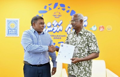 ޓޫރިޒަމް މިނިސްޓަރު ޑރ. މައުސޫމް އެމްޑީޕީއަށް ސޮއިކުރައްވައިފި