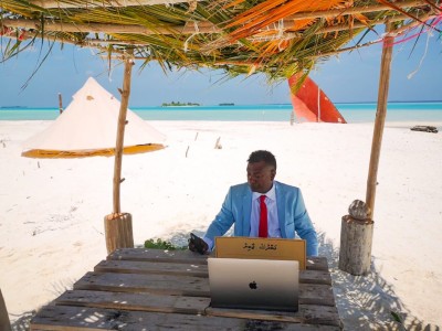 ޖާބިރު ތަފާތު، މަޖިލީހުގެ ޖަލްސާގައި ބައިވެރިވީ ބޮޑުމޮހޮރާ ބީޗުން!