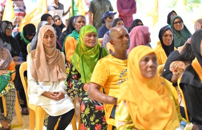 މުއިއްޒަށް ރައީސްގެ ހަމަލާއެއް؛ އޮޅުވާލައިގެން ޓިކެޓް ހޯދި ކެންޑިޑޭޓަކަށް ވޯޓު ދޭން ހެޔޮ ނުވާނެ