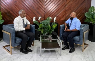 މުއިއްޒުގެ އެންމެ ބޮޑު ސަޕޯޓަރަކަށް އަނބިކަނބަލުން، މުޅިން ސަޕްރައިޒް!