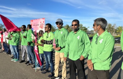 ތަފާތު މަންޒަރެއް، އަދާލަތުގެ މެންބަރުންތަކެއް މުއިއްޒަށް މަރުހަބާ ކިޔަން