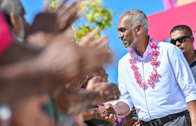 ކޮންމެ ބަޔަކު ވެރިކަމަށް އަޔަސް ކުރިމަތީގައި އޮތީ އެތައް ބިލިއަން ރުފިޔާއެއްގެ ވައުދު!