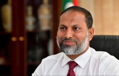 އަދާލަތު ޕާޓީގެ ރައީސް ކަމުގެ ޝަރުތުތަކުން "ފިރިހެނަކަށްވުން" އުނިކުރަނީ