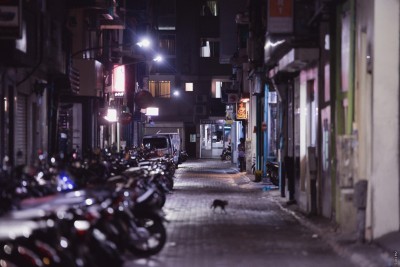 ކާފިއު ވަގުތު މަގުމަތީގައި އުޅުނު އިތުރު މީހަކު ޖޫރިމަނާ ކޮށްފި