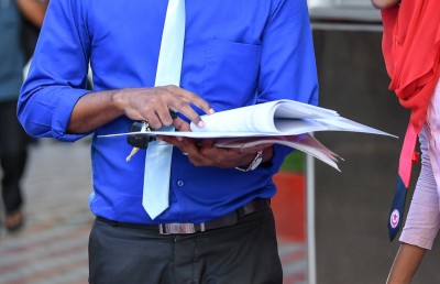 އާޔަތްތައް އޮޅިފައި ހުރި ކަމަށް ބުނެ ދައުރުކުރަނީ މިހާރު ބޭނުންކުރާ ފޮތެއް ނޫން
