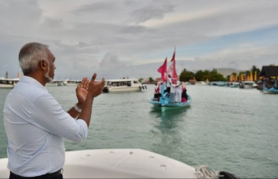 ގިނަ ބަޔަކު އެއްވެ އޭދަފުށިން މުއިއްޒަށް ދިނީ ޝަރަފާއި އިއްޒަތުގެ މަރުހަބާއެއް