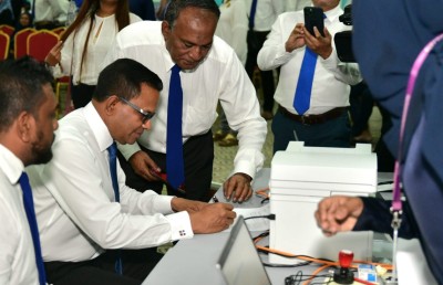 ނާޒިމް: އިންގިލާބީ ބޮޑު ބަދަލެއް ގައުމަށް ގެނައުމުގެ ވަރުގަދަ އަޒުމެއް އެބައޮތް
