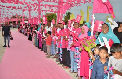 ވާދަވެރިކަން ބޮޑު؛ "ނައިފަރުގެ ބޮޑު ފަޅި އޮތީ މުއިއްޒާ އެކު"