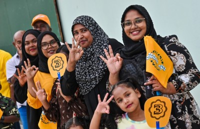 "ރަށު ރައީސް" ވަޑައިގަތުމުން ހިންނަވަރަށް ތާއީދުގެ އީދެއް، ދަމައިލި ސަފު "މޭލަކަށް"