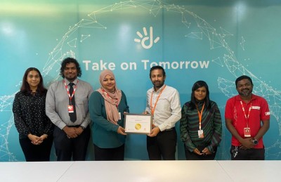 ދިރާގުން ރެޑް ކްރެސެންޓަށް އެހީ ދެނީ